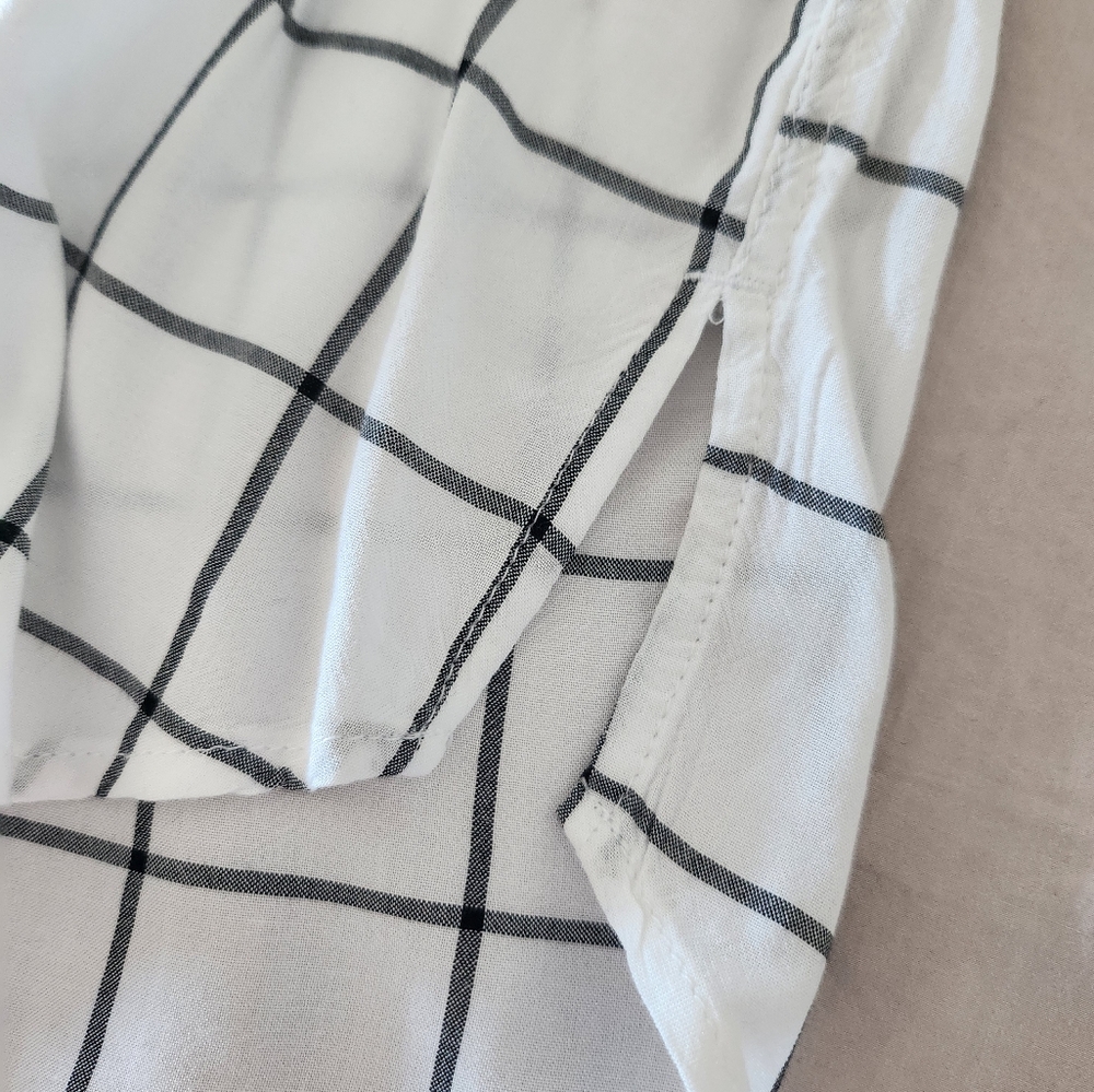 A&F Windowpane Print Button Down Shirt - Picture 8 of 8